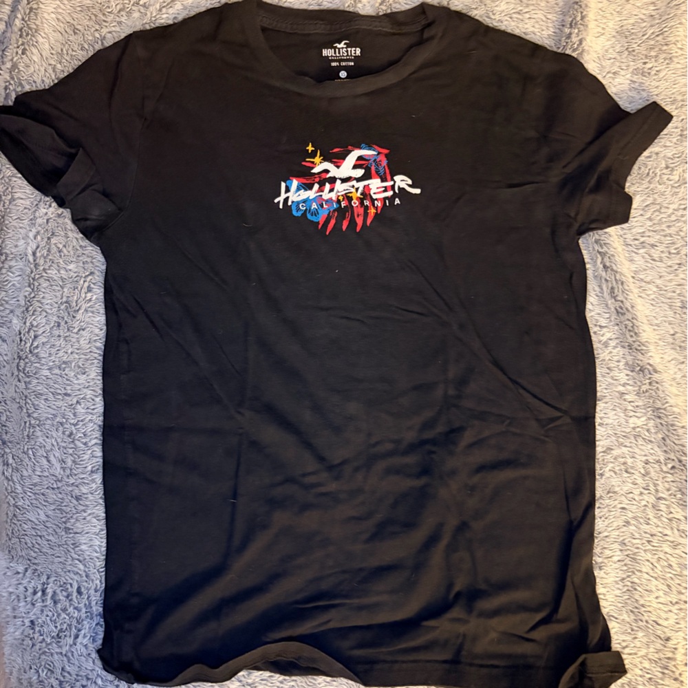 Hollister Black Graphic Tee for Men